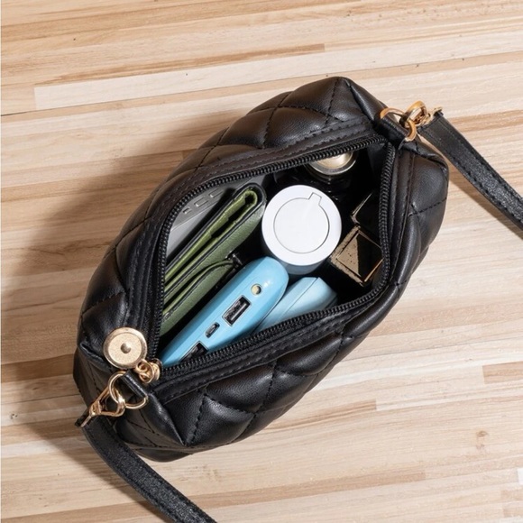 ⚠️Clearance Black Quilted Crossbody Bag - Picture 4 of 5